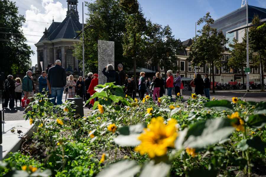 Onthulling Eylem Aladogan, foto: Sander Foederer, courtesy Stroom Den Haag