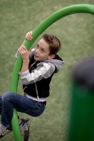 Izabela Boloz, klimtoestel op Ds. W.E. den Hertogschool foto: Sander Foederer, courtesy Stroom Den Haag