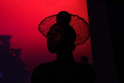 Performance evening 'Klof: Bario di Spiritu': Eugenie Boon foto: Sharon Jane, courtesy Stroom Den Haag