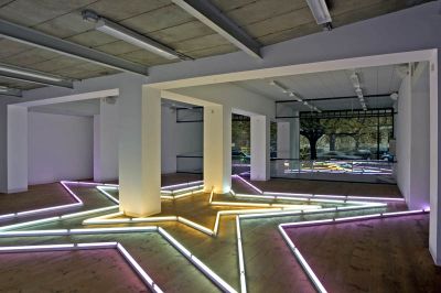 Mark Handforth, "Dark Star", 2005, courtesy Gavin Brown's enterprise, New York foto: Rob Kollaard, courtesy Stroom Den Haag
