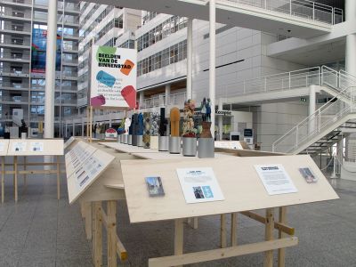 'Beelden van de Binnenstad' in Atrium Den Haag foto: Vincent de Boer, courtesy Stroom Den Haag