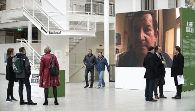 'Ik sterf, dus ik ben' in Atrium City Hall foto: Mylène Siegers, courtesy Stroom Den Haag