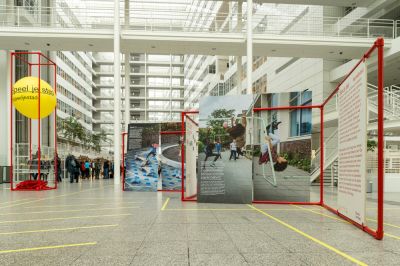 Speel je stad in Atrium Den Haag, 2017 foto: Eric de Vries, courtesy Stroom Den Haag
