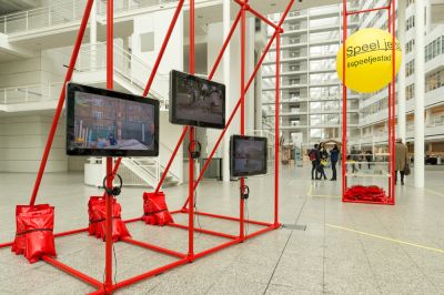 Speel je stad in Atrium Den Haag, 2017 foto: Eric de Vries, courtesy Stroom Den Haag