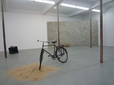 Ton Schuttelaar ‘Leadership’, Ryan Gander ‘To Slow down the Spectator’s Eye’ foto: Stroom Den Haag