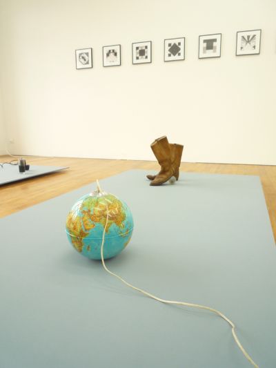 Benoît Maire ‘Le réel ….’ en Simon Dybbroe Moller ‘Unfold your dreams’ foto: Stroom Den Haag
