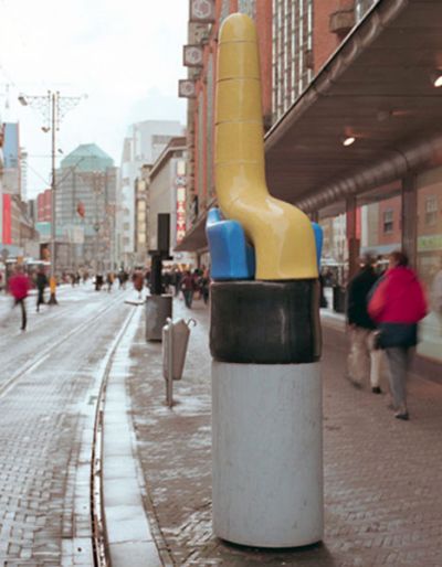 Paul Eluard, 2000, keramiek foto: Renate Boere, Cas Marks, Laurens van der Pool