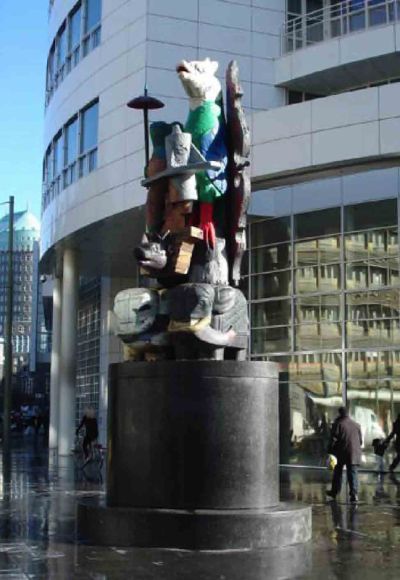 Karel Appel, 2001, 'Frog with umbrella', brons afgevormd door André Kruysen en beschilderd door P. Struycken foto: Renate Boere, Cas Marks, Laurens van der Pool