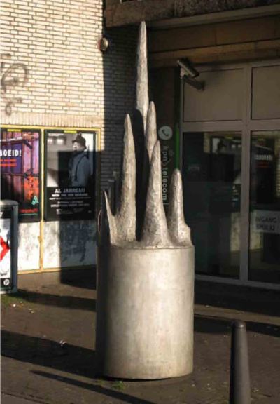 Adam Colton, 1996, 'Zonder titel', aluminium foto: Renate Boere, Cas Marks, Laurens van der Pool