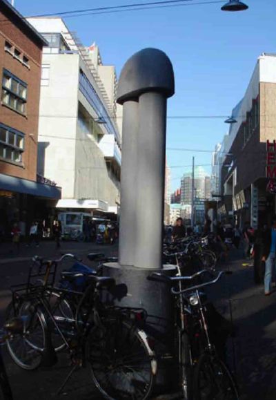 Alfred Eikelenboom, 1994, 'Zonder titel', staal foto: Renate Boere, Cas Marks, Laurens van der Pool