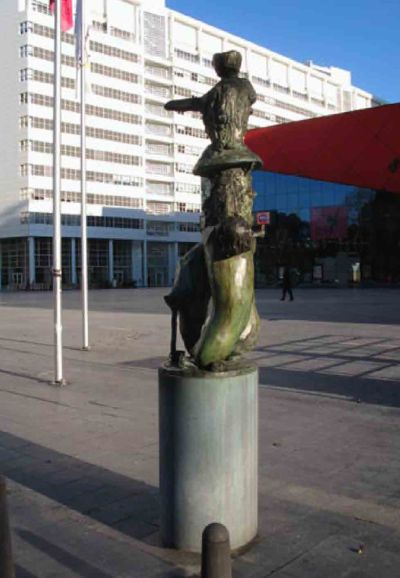 Peter Otto, Twisted Totem, 2004, brons foto: Renate Boere, Cas Marks, Laurens van der Pool