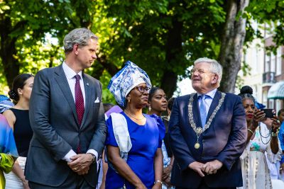 Onthulling monument trans-Atlantisch slavernijverleden in Den Haag, foto: Studio Uittenbogaart, courtesy Stroom Den Haag
