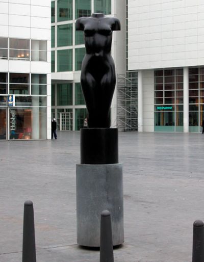 Eja Siepman van den Berg, Nike, 1993, brons foto: Renate Boere, Cas Marks, Laurens van der Pool