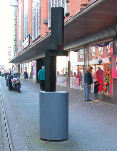 Lon Pennock, Intersection, 1996, staal foto: Stroom Den Haag